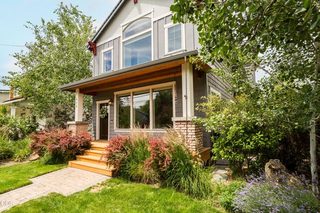 454 NE Burnside Avenue, Bend, OR 97701