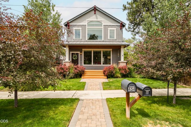 454 NE Burnside Avenue, Bend, OR 97701