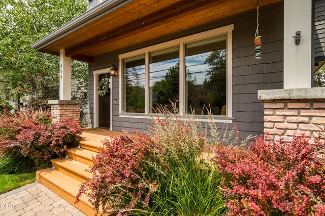 454 NE Burnside Avenue, Bend, OR 97701
