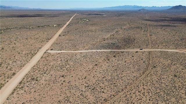 4.76 W Agate Street, Golden Valley, AZ 86413