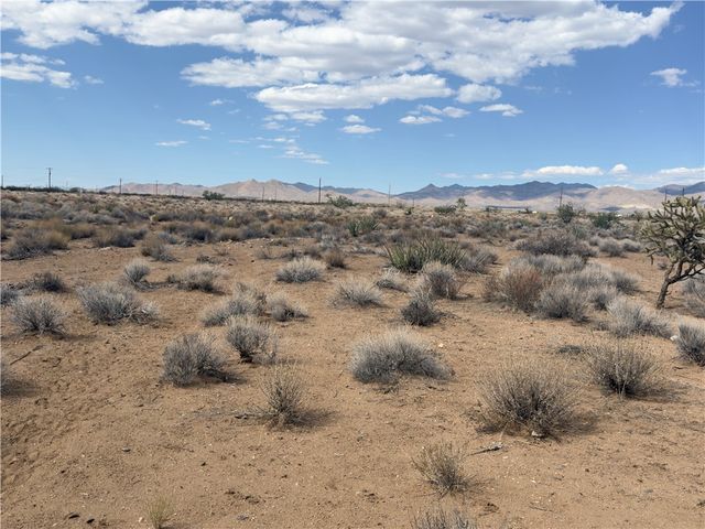 4.76 W Agate Street, Golden Valley, AZ 86413