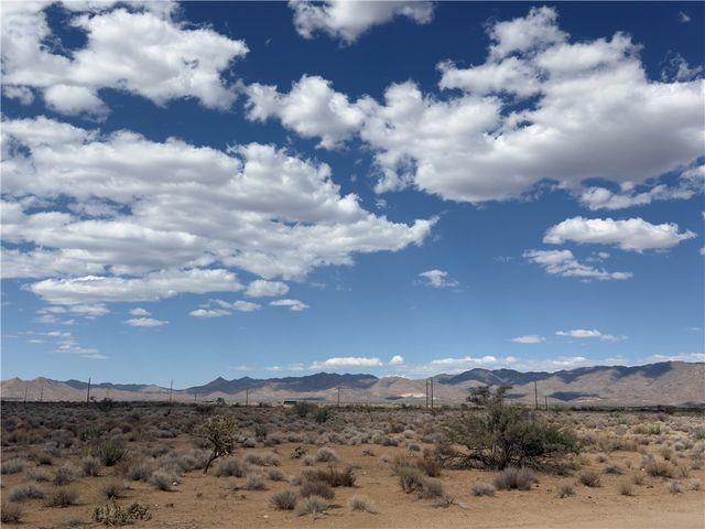 4.76 W Agate Street, Golden Valley, AZ 86413