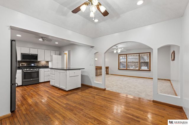 821 N 121st Street, Omaha, NE 68154