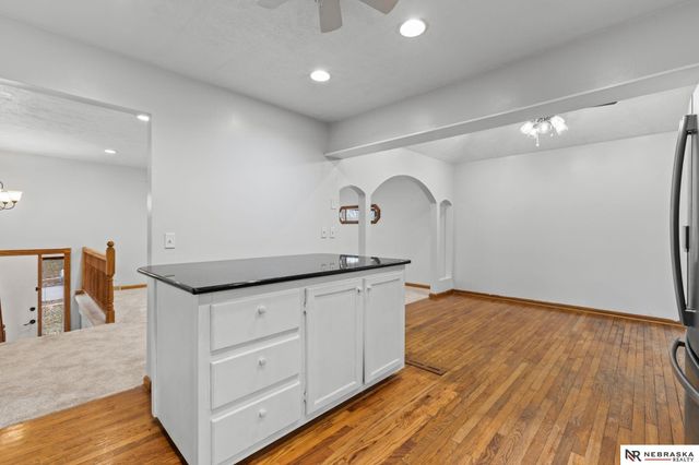 821 N 121st Street, Omaha, NE 68154