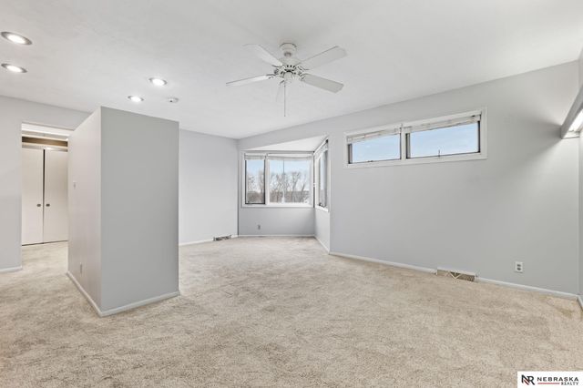 821 N 121st Street, Omaha, NE 68154