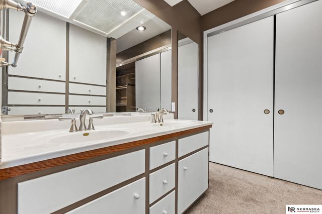 821 N 121st Street, Omaha, NE 68154