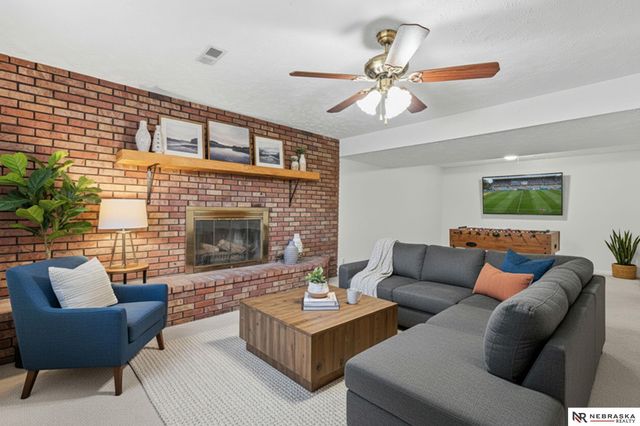 821 N 121st Street, Omaha, NE 68154