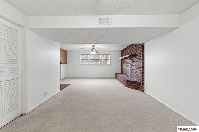 821 N 121st Street, Omaha, NE 68154