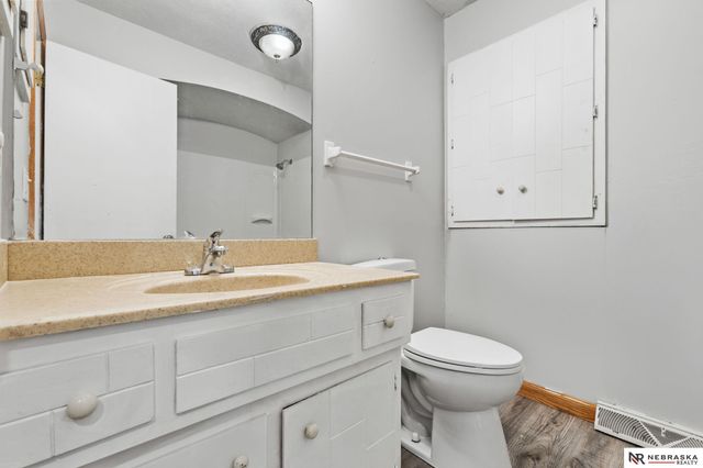 821 N 121st Street, Omaha, NE 68154