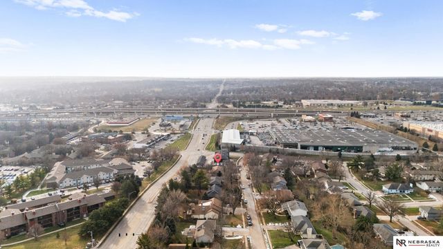 821 N 121st Street, Omaha, NE 68154