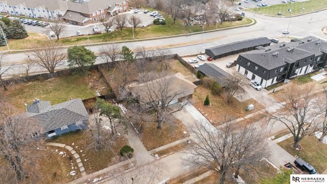 821 N 121st Street, Omaha, NE 68154
