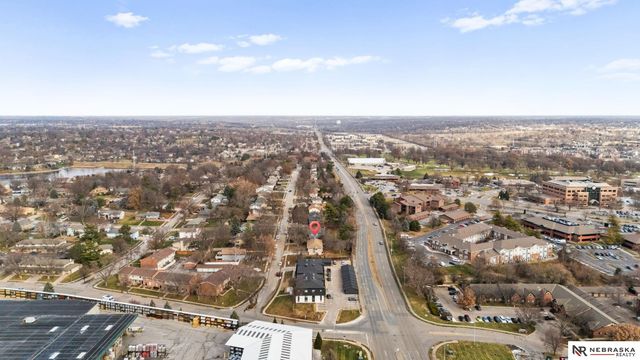 821 N 121st Street, Omaha, NE 68154