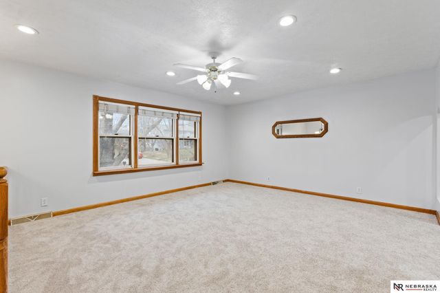 821 N 121st Street, Omaha, NE 68154