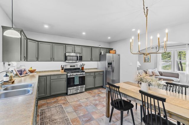 1221 County Road D E, Vadnais Heights, MN 55109