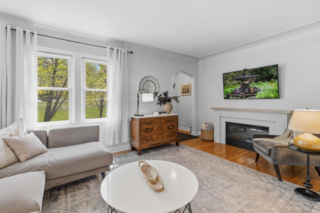 1221 County Road D E, Vadnais Heights, MN 55109