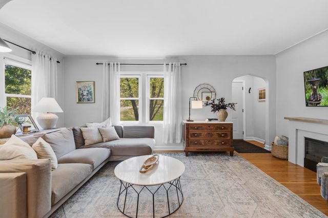 1221 County Road D E, Vadnais Heights, MN 55109