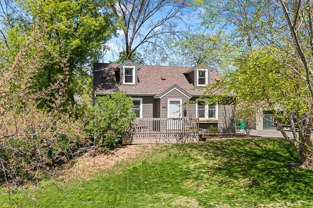 1221 County Road D E, Vadnais Heights, MN 55109