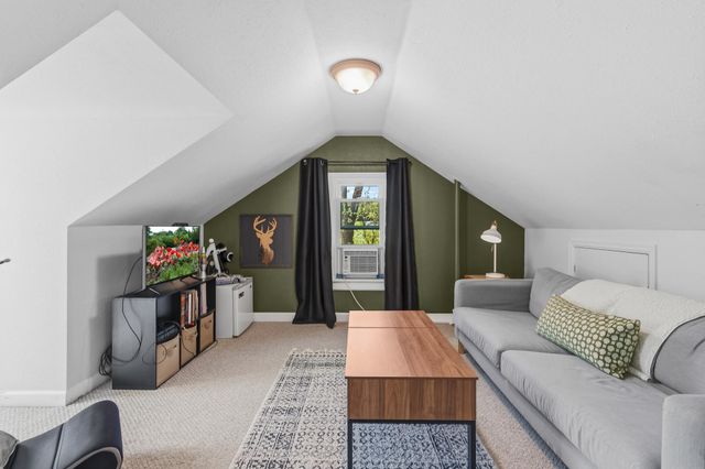 1221 County Road D E, Vadnais Heights, MN 55109