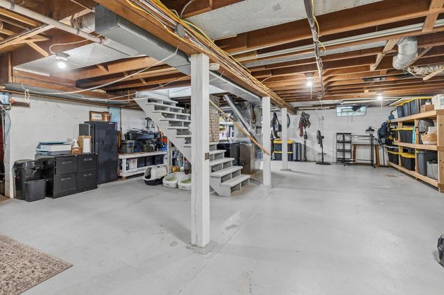 1221 County Road D E, Vadnais Heights, MN 55109