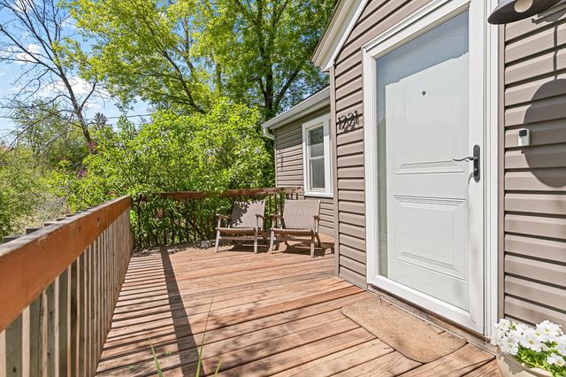 1221 County Road D E, Vadnais Heights, MN 55109
