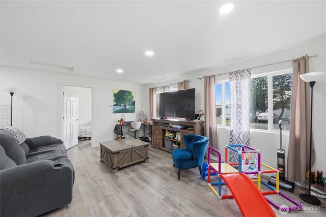 2124 Woburn Street, Bellingham, WA 98229