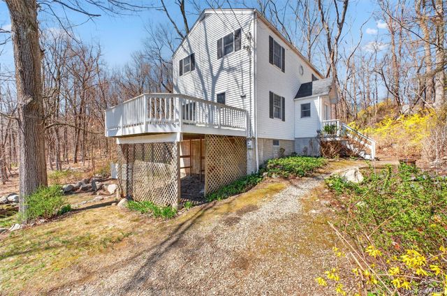 11 Shawnee Road, Putnam Valley, NY 10579