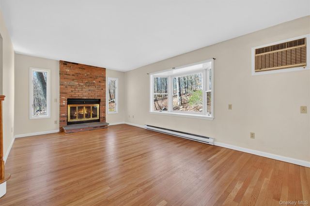 11 Shawnee Road, Putnam Valley, NY 10579