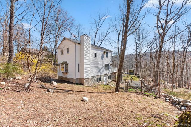 11 Shawnee Road, Putnam Valley, NY 10579