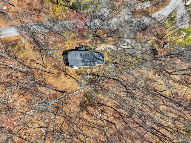 11 Shawnee Road, Putnam Valley, NY 10579