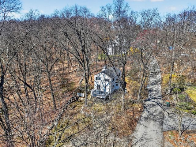 11 Shawnee Road, Putnam Valley, NY 10579