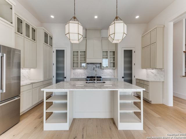 103 E Wildwood Apt B, San Antonio, TX 78212