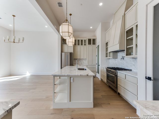 103 E Wildwood Apt B, San Antonio, TX 78212