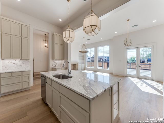 103 E Wildwood Apt B, San Antonio, TX 78212