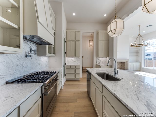 103 E Wildwood Apt B, San Antonio, TX 78212