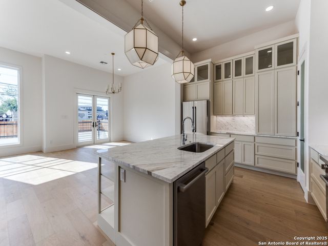 103 E Wildwood Apt B, San Antonio, TX 78212