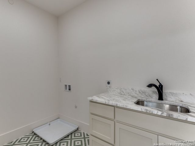 103 E Wildwood Apt B, San Antonio, TX 78212