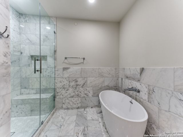 103 E Wildwood Apt B, San Antonio, TX 78212