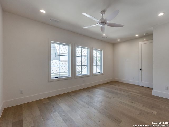 103 E Wildwood Apt B, San Antonio, TX 78212