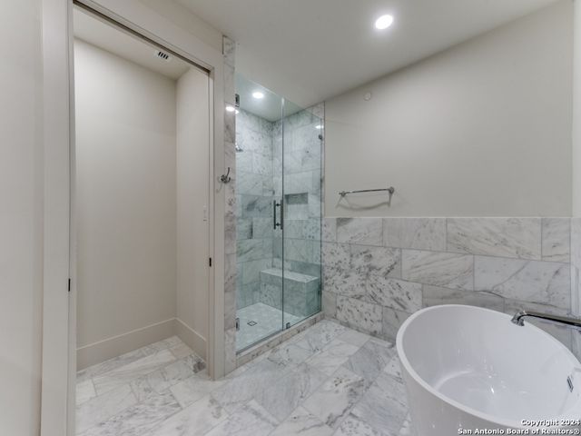 103 E Wildwood Apt B, San Antonio, TX 78212