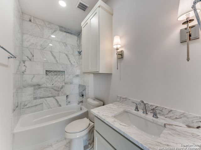 103 E Wildwood Apt B, San Antonio, TX 78212