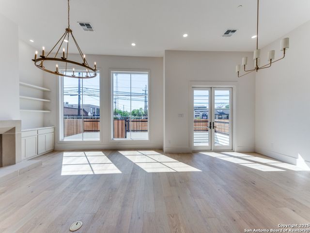 103 E Wildwood Apt B, San Antonio, TX 78212