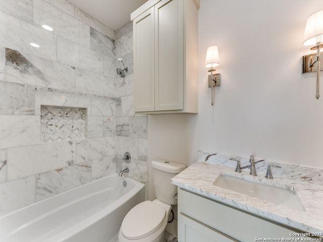 103 E Wildwood Apt B, San Antonio, TX 78212