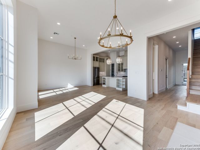 103 E Wildwood Apt B, San Antonio, TX 78212