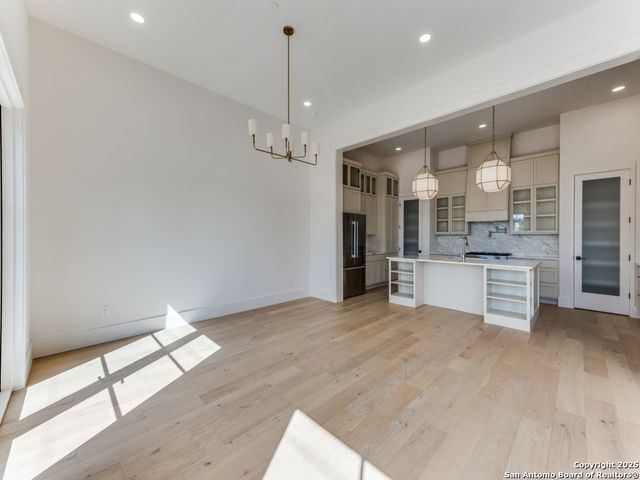 103 E Wildwood Apt B, San Antonio, TX 78212