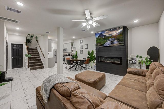 522 N 6th Street, La Porte, TX 77571