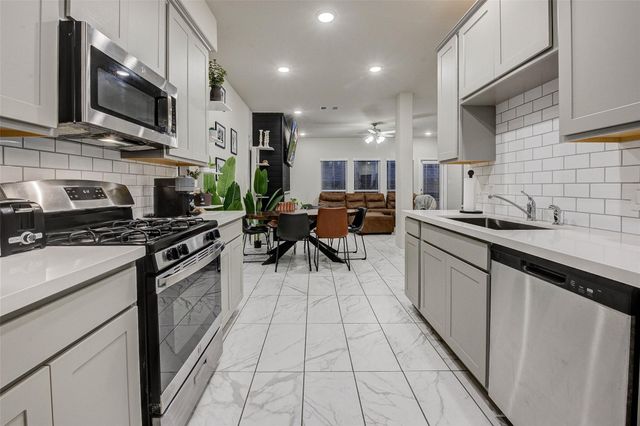 522 N 6th Street, La Porte, TX 77571