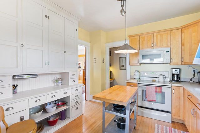 301 8th Avenue N, Hopkins, MN 55343