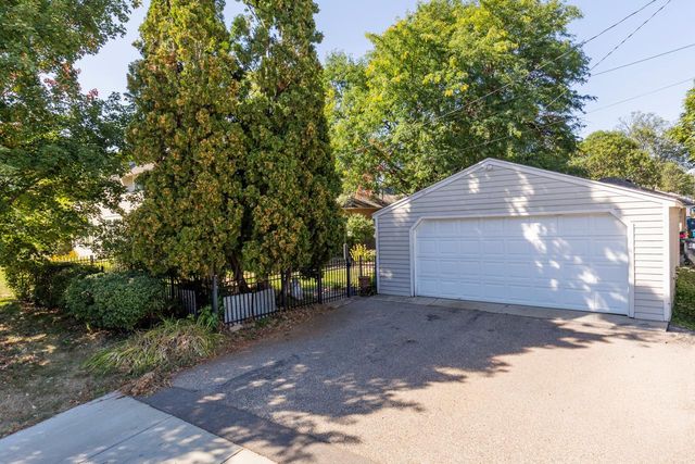 301 8th Avenue N, Hopkins, MN 55343