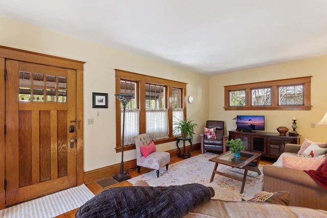 301 8th Avenue N, Hopkins, MN 55343