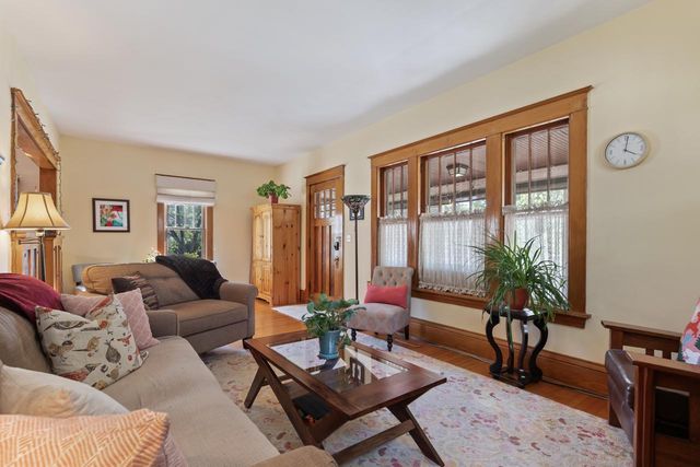 301 8th Avenue N, Hopkins, MN 55343